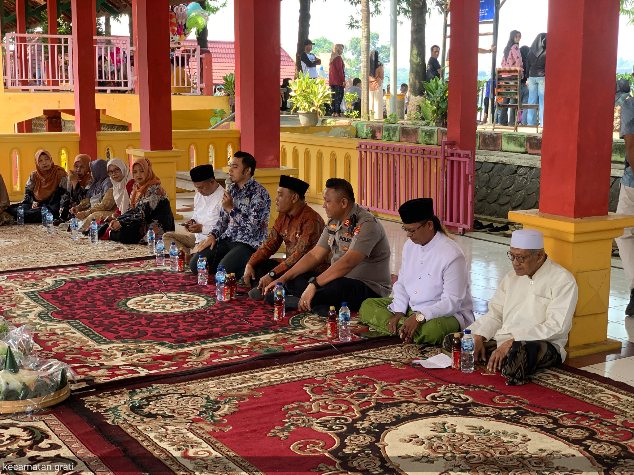 Merawat Tradisi, Menguatkan Harmoni : Do'a Bersama dan Larungan Danau Ranu Grati